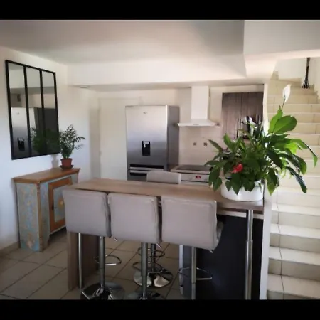 Malibu Village Apartment *